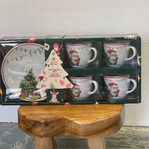 Christmas Espresso Tinsel and Elves 8PC
Cup and Saucer Set
New Sealed In Box